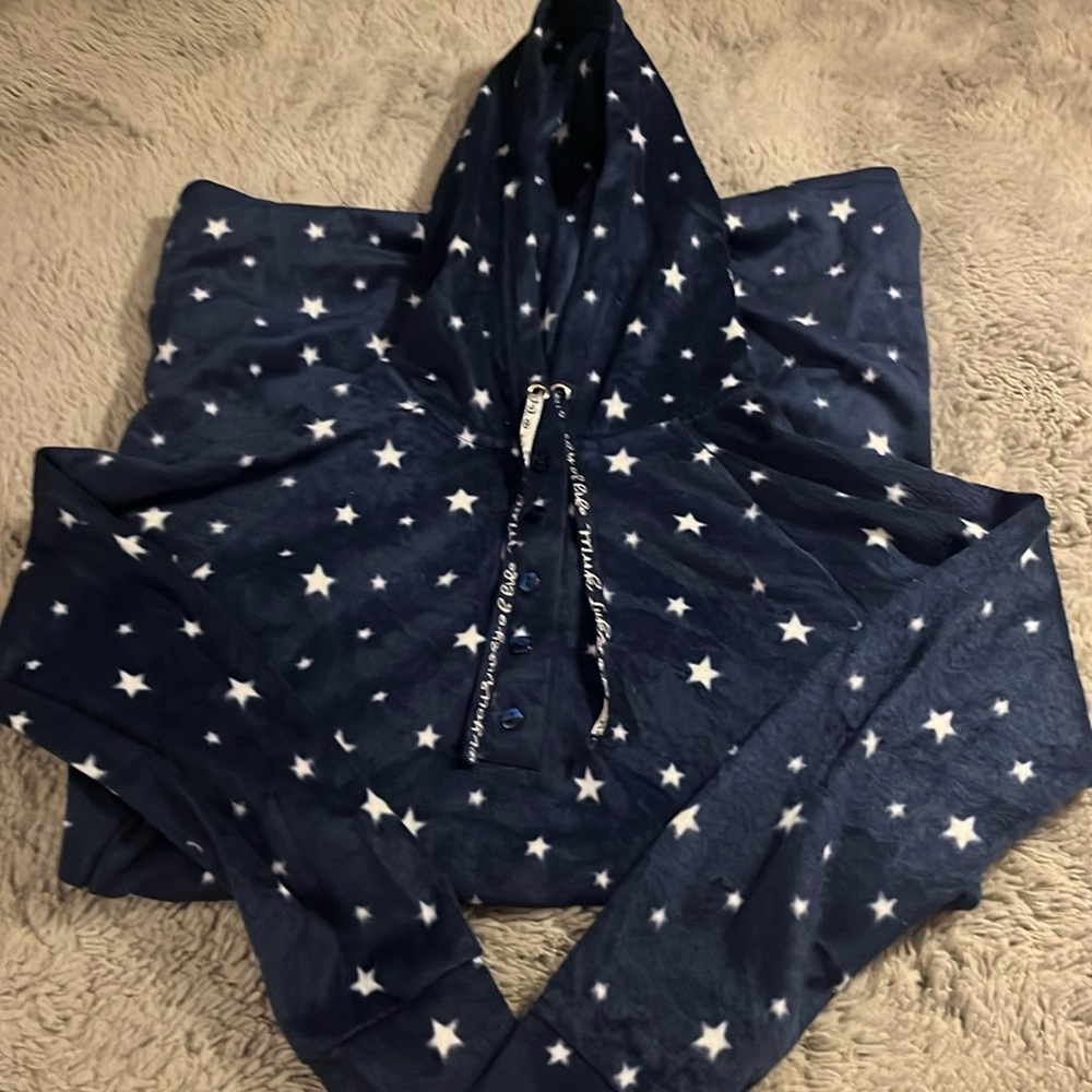 NWOT Stars Muk Luks Night Gown